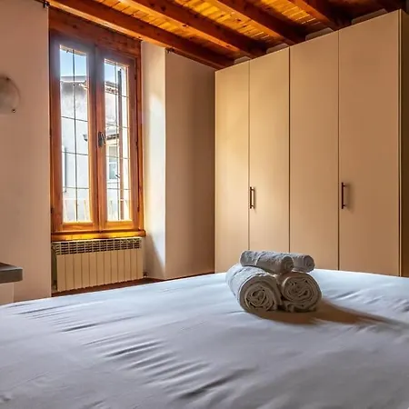 Historic And 3 Bedrooms - Centre Appartement Pisogne